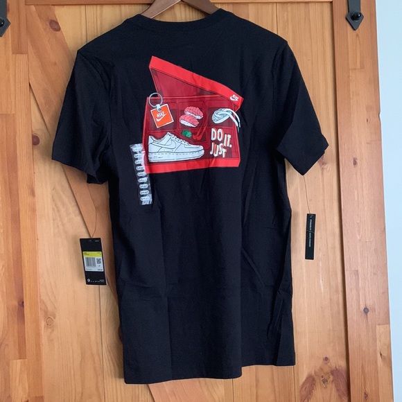 Nike T-Shirt - Picture 2 of 4